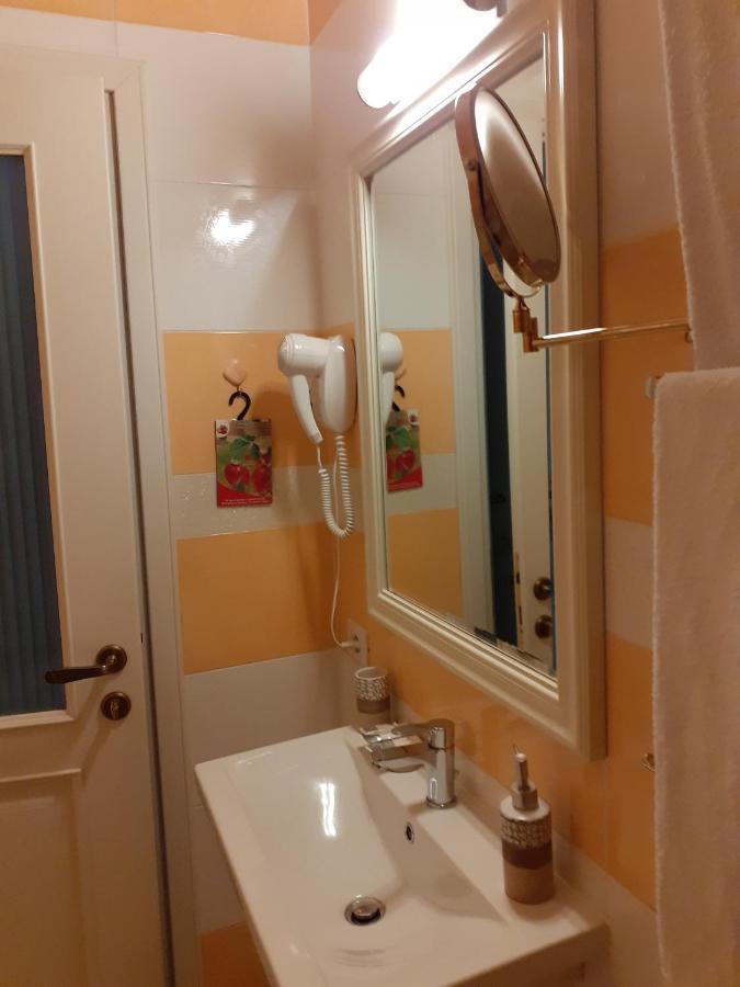 Hotel Guri Elbasan Exteriör bild