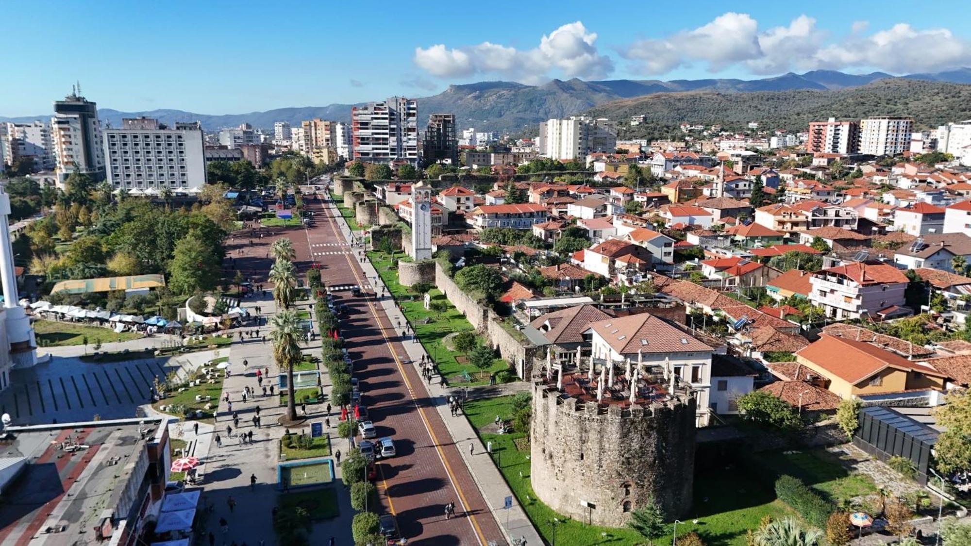 Hotel Guri Elbasan Exteriör bild