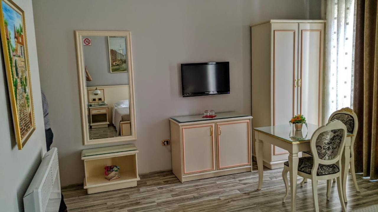 Hotel Guri Elbasan Exteriör bild